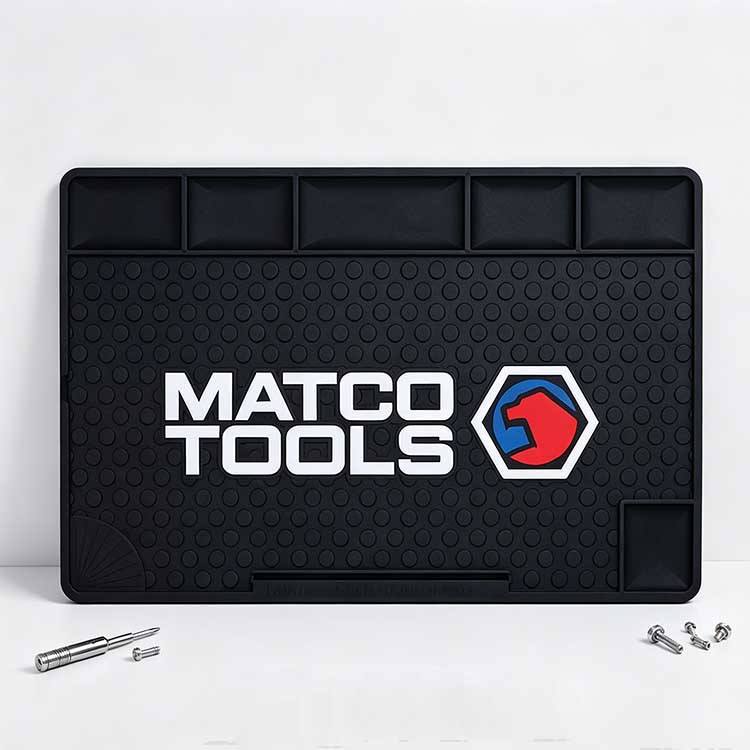 Garage bench mat featuring integrated 0 to 90 degree angle guide