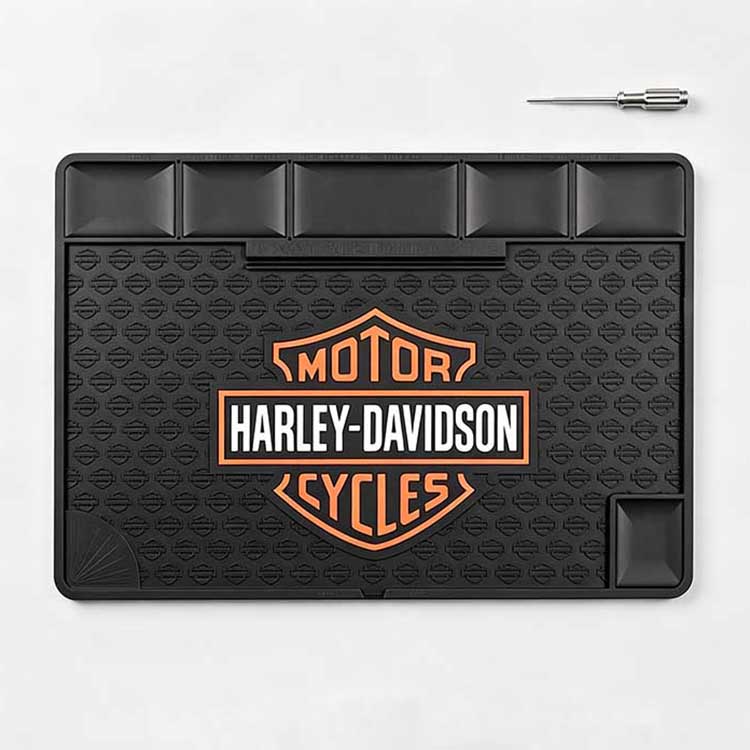Motorcycle garage mat featuring an integrated 0 to 90 degree angle guide