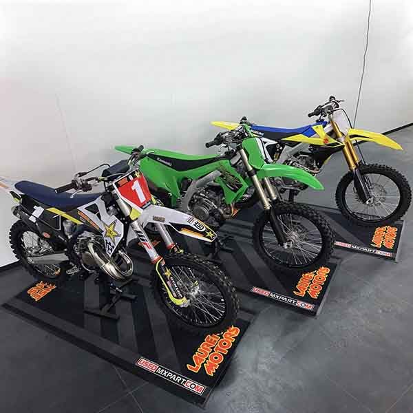 https://www.logomat-lettosigns.com/wp-content/uploads/2021/07/China-Factory-Oil-Resistant-Custom-Logo-Printed-Rubber-Enduro-Mx-Pit-Mat-Motorbike-Garage-Mat-600x600.jpg