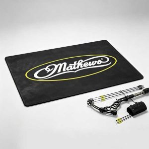 6mm thick rubber archery range mat with bow, dimensions 19.5x29.5 inches.